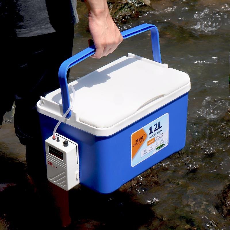 A mini-car with a live fish tank lightweight, a small fish tank, a live fish tank with an aerobic pump, and a small fishing tank with a handy tracker